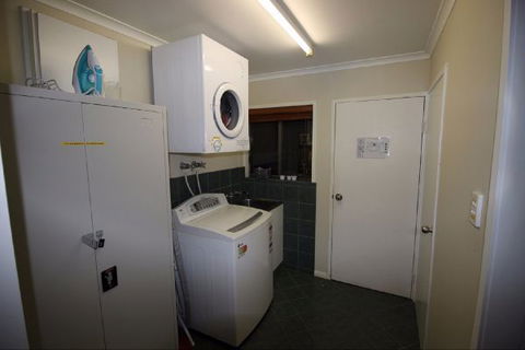 3 Bedroom Holiday House - Geraldton Accommodation 7